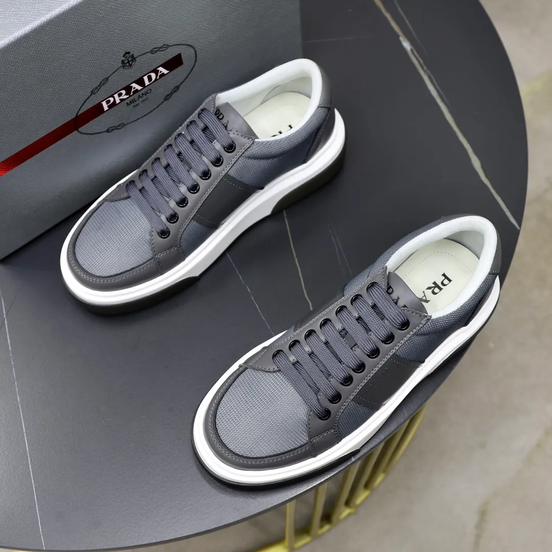 Ex-factory price: 680💰Top original order Brand: PRADA (Prada) Standard code: Men's size 38/44 (45 can be customized) Grade: Same as the official website Material: Original cowhide stitched with imported cloth, cowhide lining, original combination of two-color wear-resistant soft outsole Style category: casual sports version, young fashion, European and American trend, British style Color: actual picture color